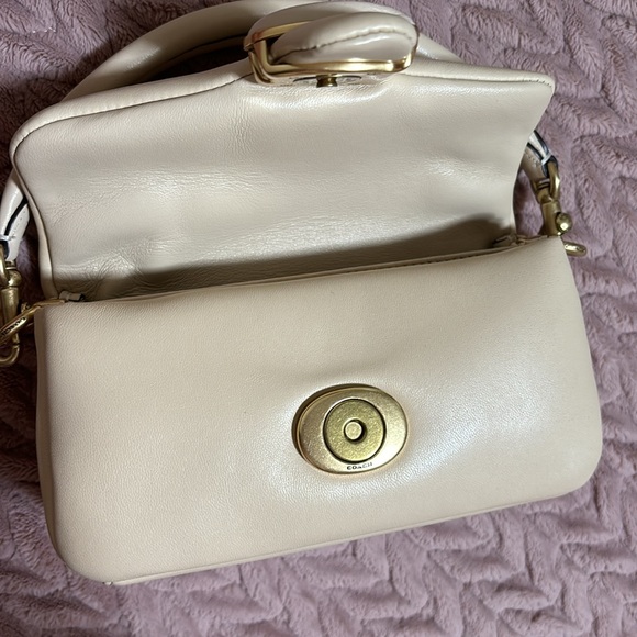 Coach Pillow Tabby 18 - Picture 2 of 8